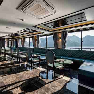Rita Cruise Dining/Meeting Rooms