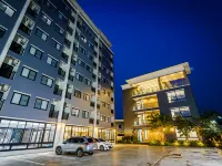 Lux Boutique Hotel Отели рядом с достопримечательностью «Торговый центр Central Plaza WestGate»
