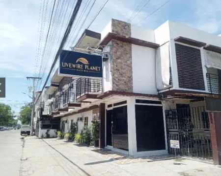 LIVEWIRE PLANET SUITES ジェネラル・サントスのホテル