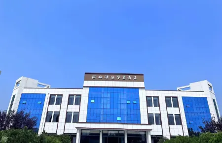 Weishan Lake Yujiali Hotel (Weishan Island Scenic Area) Отели рядом с достопримечательностью «Tomb of Weizi»