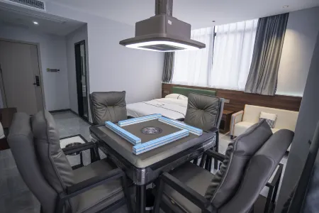 Qingyi Hotel (Hannan Yucai No.2 Small Store) Отели рядом с достопримечательностью «Hubei Land Resources Vocational College»