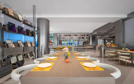 Four Seasons Yijing Hotel (Jinhua High-speed Railway Station Yintai City Branch) Отели рядом с достопримечательностью «Zhejiang Normal University»