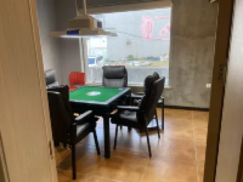 肥東嗯哼電競民宿