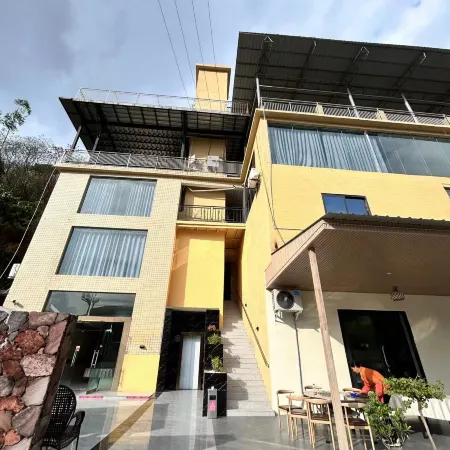 Pin-pin Restaurant Homestay Отели в г. Яньбянь