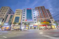 金豪商務酒店（吳川第一中學新港豐廣場店） 鄰近省級非物質文化遺產貔貅舞傳承基地的酒店