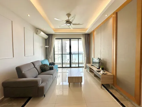 R&F Summer Suite 2B2B Walking to CIQ