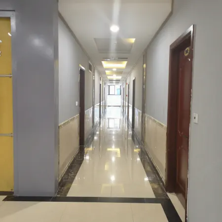 Huayicheng First Business Hotel