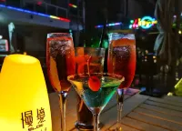 Lanwan Seaview Holiday Apartment (Hailing Island Agile Happy Golden Coast Branch) - bar