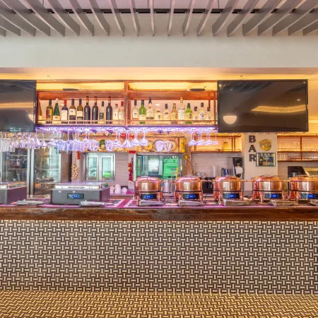 Ningbo Huayingyue Hotel (Tianyi Square City God Temple Commercial Pedestrian Street Store)