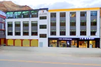 Yunzuo Starlight Hotel