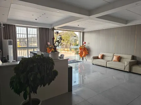 Danshui Hotel, Shahuizi Town, Shangzhou District, Shangluo City Отели рядом с достопримечательностью «Shangluo Stadium»