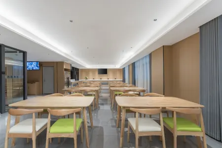 Gemei Hotel (Wuhu Fangte Theme Park Branch, Jiuzi Ancient Town Branch) Отели рядом с достопримечательностью «Wuhu University»