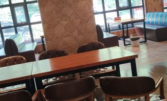 Yishui Riverside Creative Inn