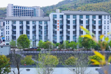 Pan'an Anlan Hotel Отели рядом с достопримечательностью «Zhaomingyuan Scenic Area»