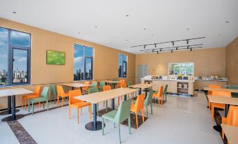 Baoshan Yuezhijia Hotel (Baoshan Qinghuahai Wetland Park Store)