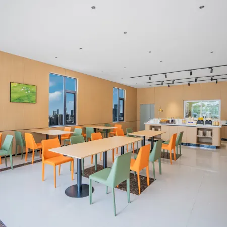 Baoshan Yuezhijia Hotel (Baoshan Qinghuahai Wetland Park Store)