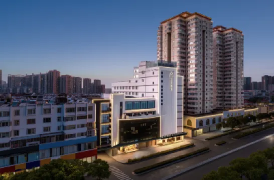Atour Hotel Kunming Tongde Square Chuanjin Road Metro Station Hotels near Panlong District