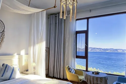 Yuxi Shanju Seaview Homestay (Fuxian Lake Branch)