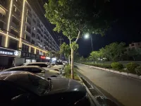Jinjiang Hotel (Shenqiu North Station) - parking