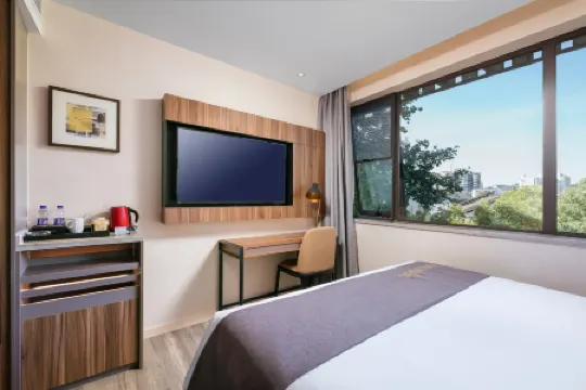 Homeinn Plus Hotel (Hangzhou West Lake Hubin Hefang Street Pedestrian Street)