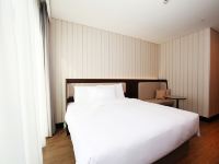 汉庭酒店(上海虹桥机场新店) - 高级大床房