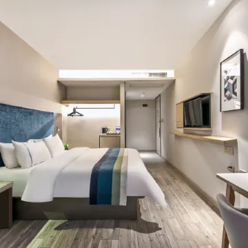 Homeinn Selected Hotel (Wuhan Optics Valley Plaza Poly Times) Отели рядом с достопримечательностью «Южный Китайский национальный университет-Северный 2-й ворота»