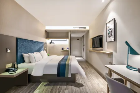 Homeinn Selected Hotel (Wuhan Optics Valley Plaza Poly Times) Отели рядом с достопримечательностью «Wuhan Polytechnic Architectural Engineering College»