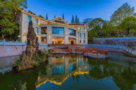Longshan Garden Hotel Отели рядом с достопримечательностью «Sanxia Romance Park»
