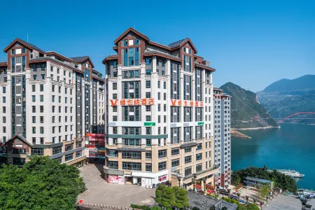 Vienna Hotel (ChongqingWushan Municipal Square) Отели рядом с достопримечательностью «Daning River Ancient Plank Road Relic Site»