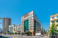 Homeinn · neo (Dandong Chaohan Style Street Yalu River Railway Station)