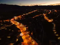 윤진 호텔 (간쯔 리탕 318 국도 둥청 지점)