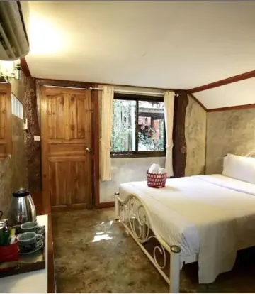 ห้องมาตรฐานพร้อมเครื่องปรับอากาศ(เตียงควีนไซส์)