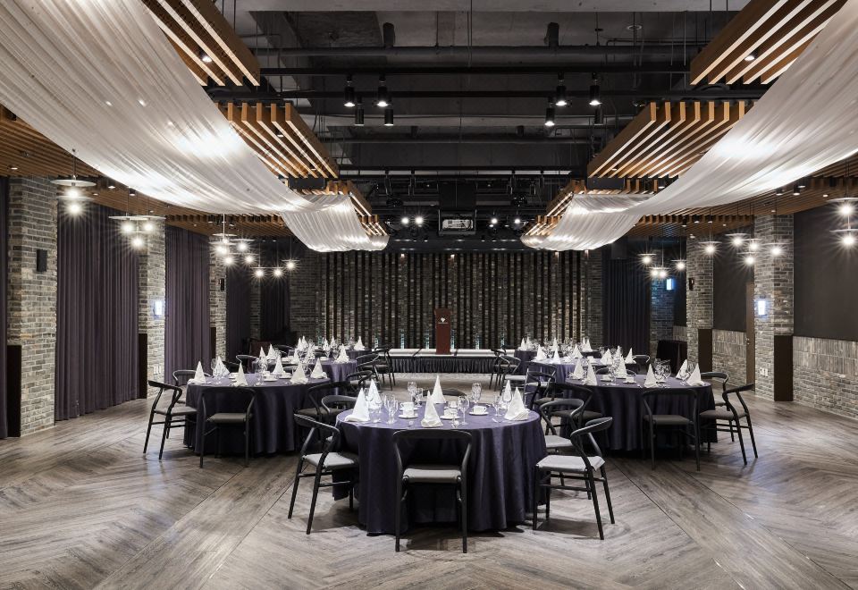 에덴파라다이스호텔 레스토랑 또는 객실 내부