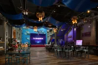 โรงแรมนานาชาติ จิงหลูลุน เฉากวน - ที่มีบาร์