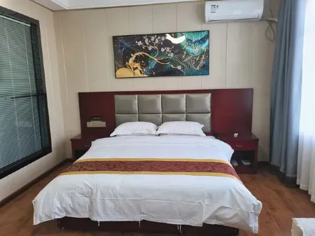 Ejina Grand American Hotel Отели рядом с достопримечательностью «Ceke Port International Cultural Tourism Area»