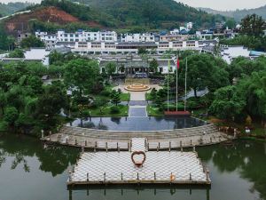 安遠三百山溫泉旅遊度假區飯店