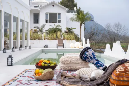 Fanjingshan Xiangsu Yubai Homestay Отели рядом с достопримечательностью «Yamugou Scenic Area»