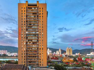 Yichenwei Binjiang Hotel (Xishuangbanna Splashing Plaza)