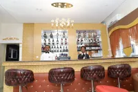 Glo-Ran Hotel and Event Place - Bares