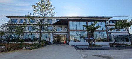 Yuanshanshe Homestay (Guilin Rongchuang Paradise University of Technology) Отели рядом с достопримечательностью «Crown Cave»