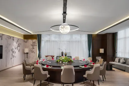 Shaohua jinjiang Hotel Отели рядом с достопримечательностью «Sichuan Vocational College of Science and Technology (Western District)»