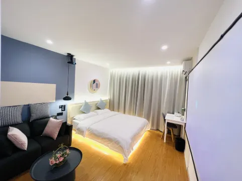 Box Space Homestay (Jingzhou University Town Vocational College)