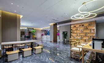 Qinzhou Yuehua Jiangyu Lake Hotel (Baishi Lake Park Wuyue Plaza)