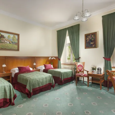 Green Garden Hotel Отели рядом с достопримечательностью «Крепость Вышеград»
