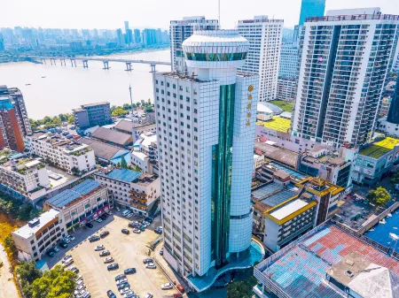 Zhuzhou Ambassador Hotel Отели рядом с достопримечательностью «College of Science and Technology, Hunan University of Technology»