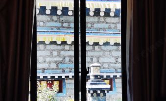 Daocheng Aden Danzeng Five Color Hotel