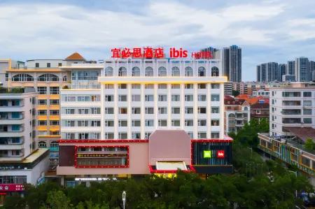 Ibis Hotel (Maoming Cultural Plaza) Отели рядом с достопримечательностью «Xiaodongjiang»