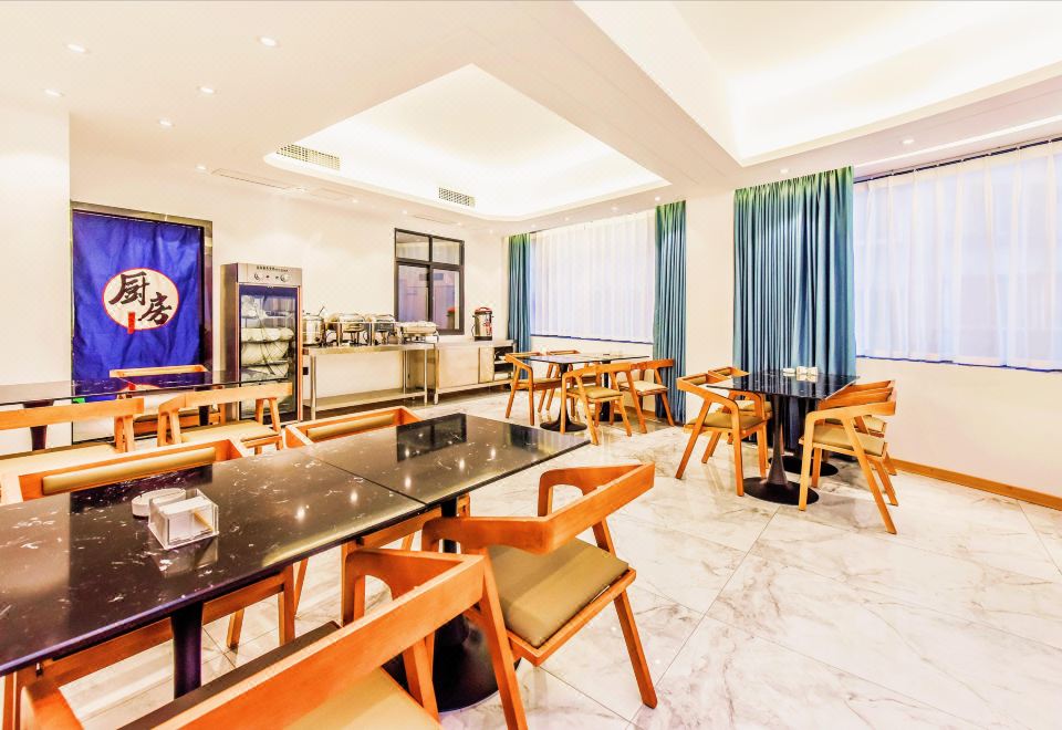 1. 징지 호텔（충칭..