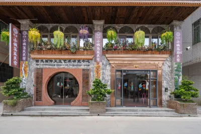 Floral Hotel·Xiaocheng Huayuan Hotel (Chaozhou Ancient City Store) Hotels near Shantou Dongshan Lake