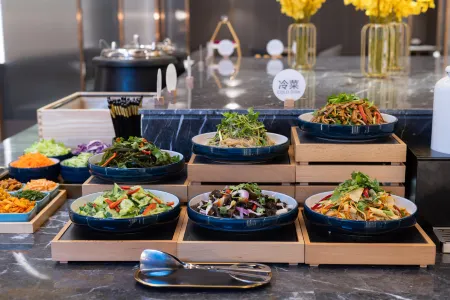 Starway Hotel (Chengdu Jintang Huaizhou New Town) Отели рядом с достопримечательностью «Wufengxi Ancient Town»